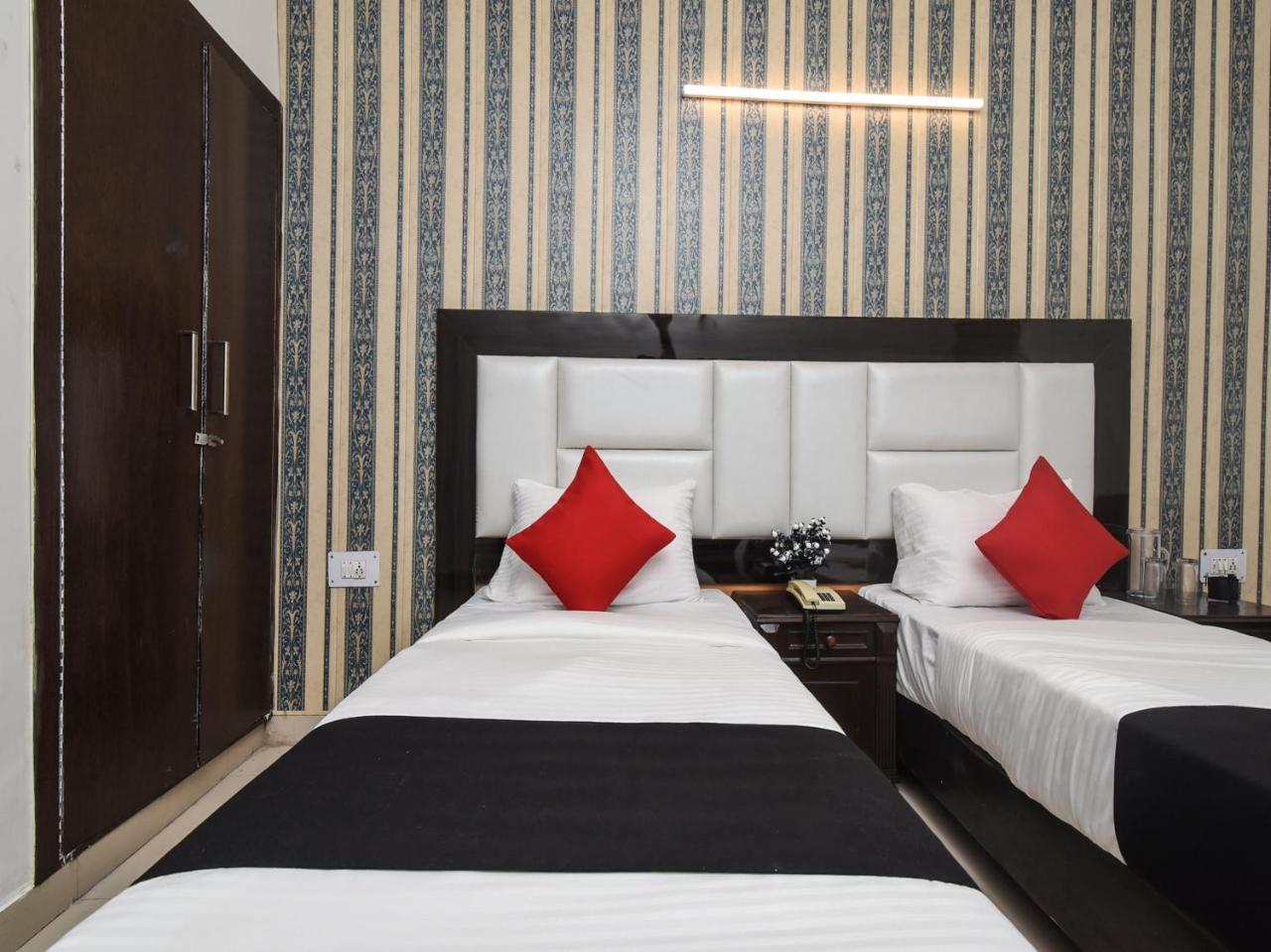 Capital O 16676 Near Noida City Center Exterior photo
