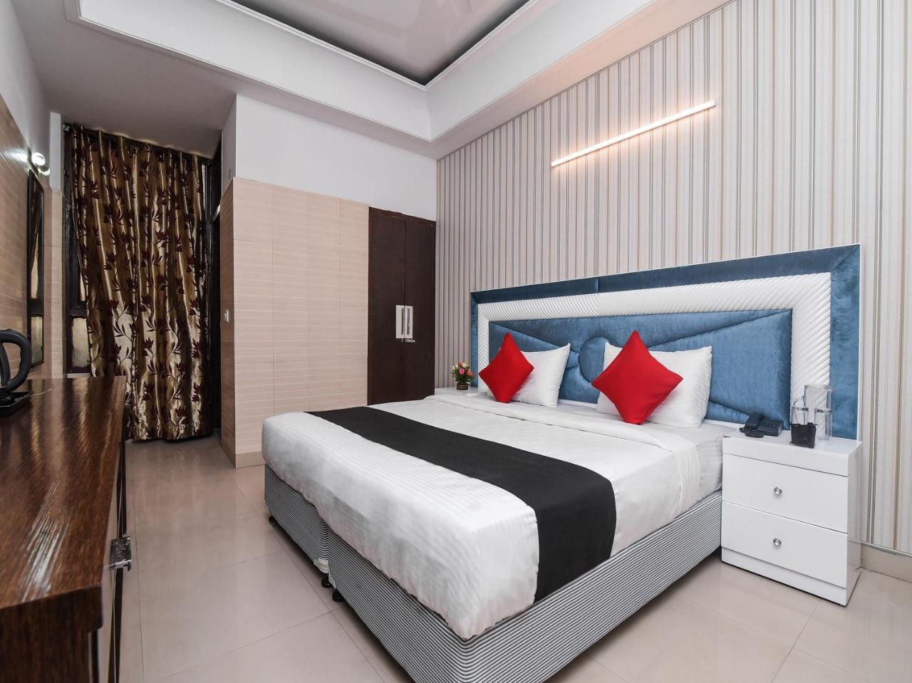 Capital O 16676 Near Noida City Center Exterior photo
