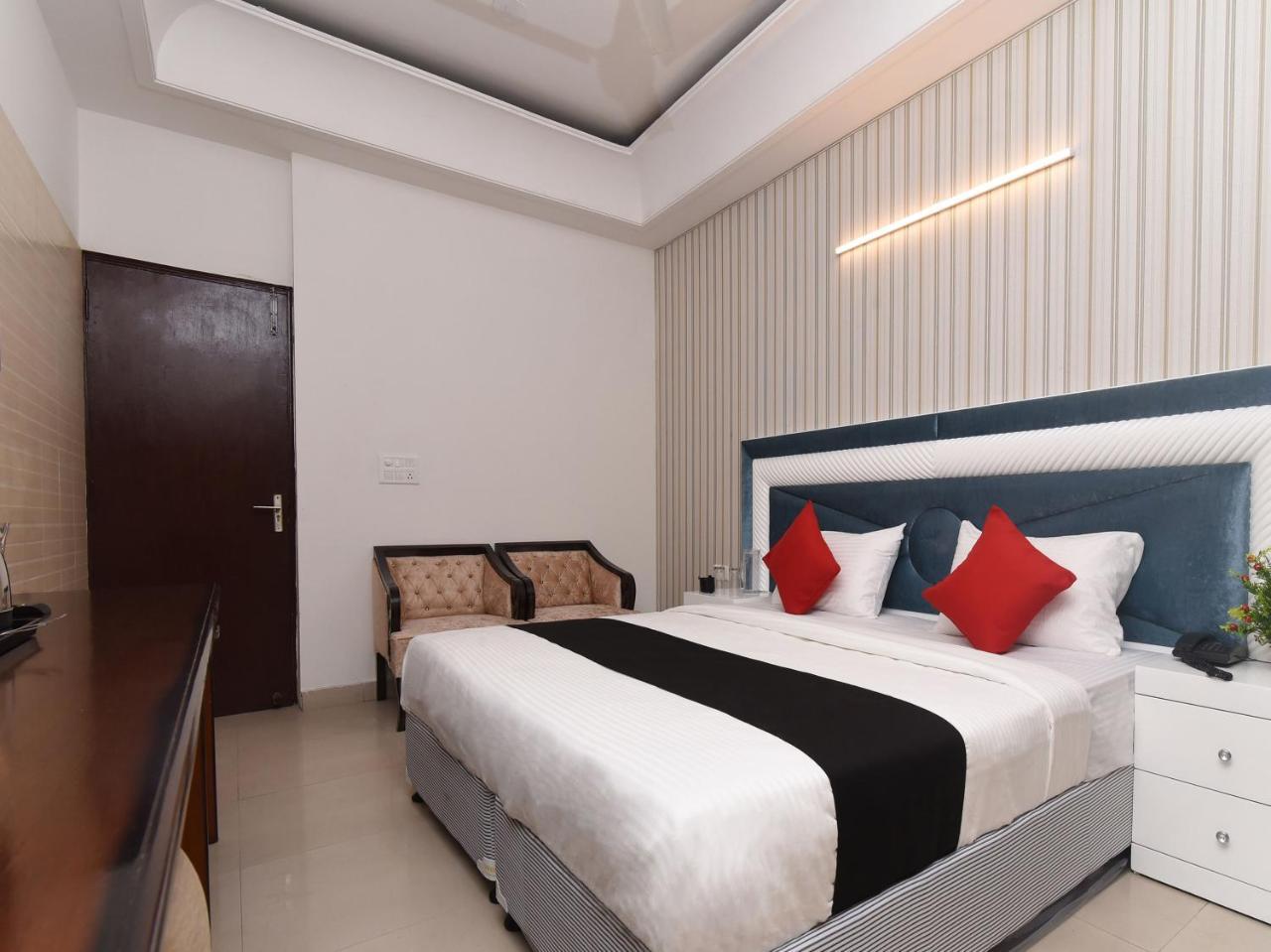 Capital O 16676 Near Noida City Center Exterior photo