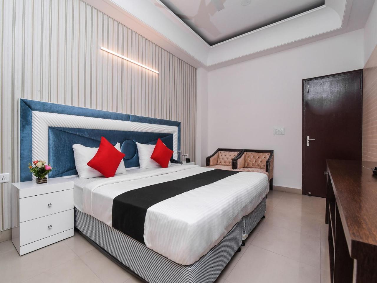Capital O 16676 Near Noida City Center Exterior photo