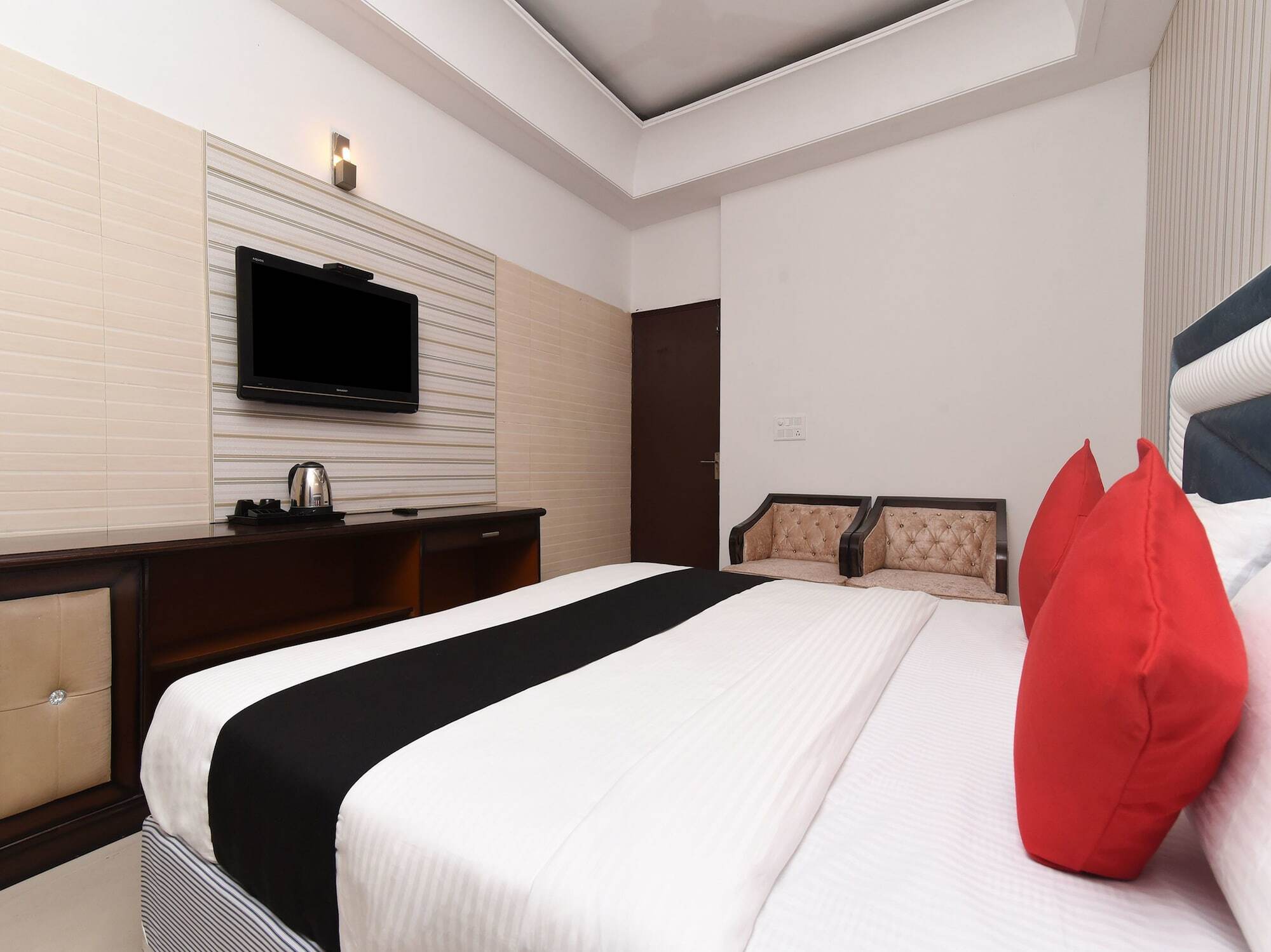 Capital O 16676 Near Noida City Center Exterior photo
