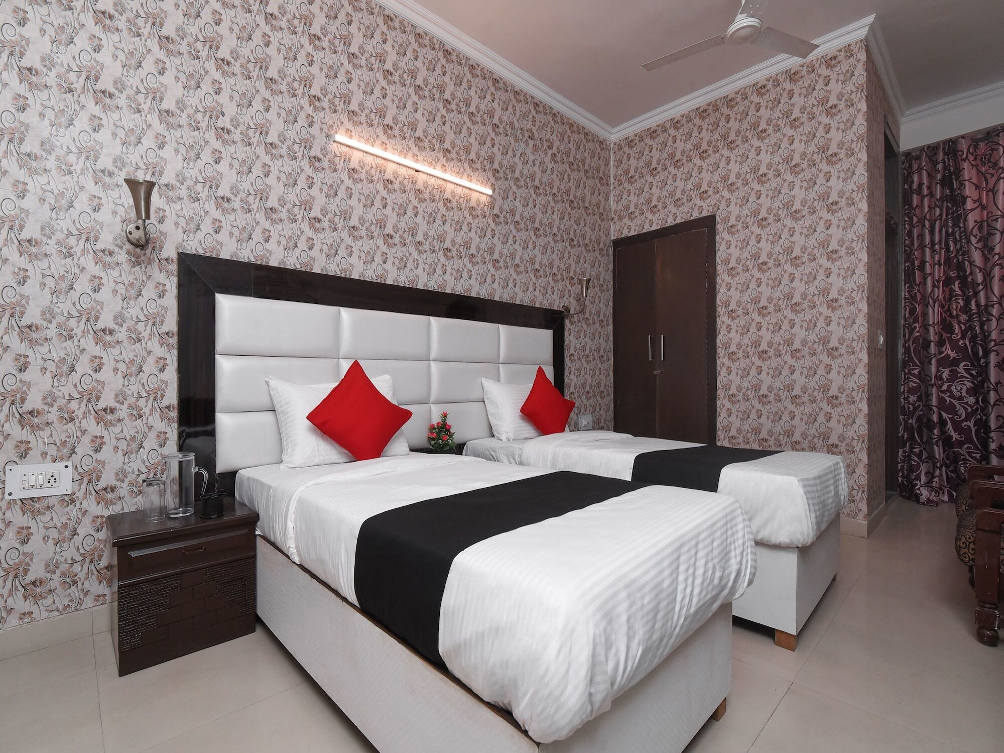 Capital O 16676 Near Noida City Center Exterior photo
